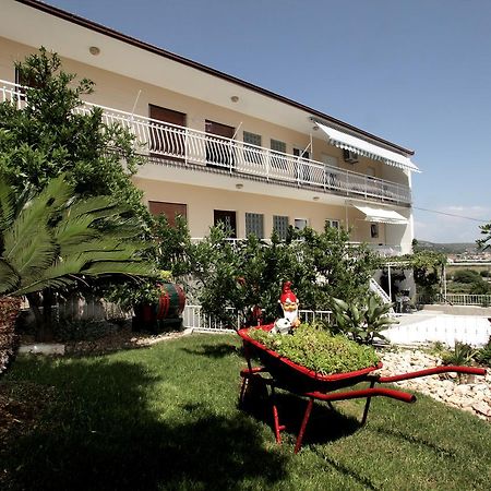 Apartment Carmen Trogir Exterior foto